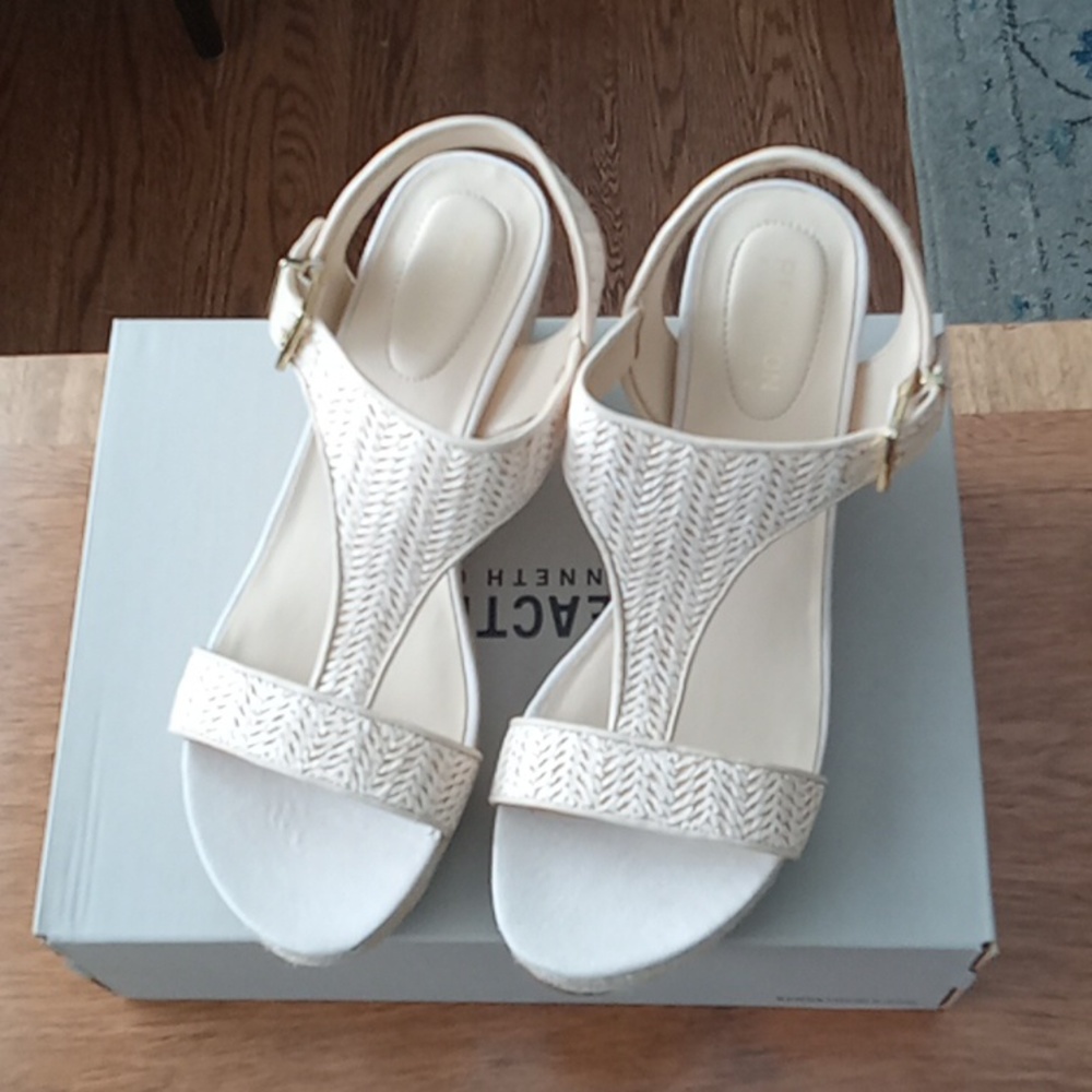 Kenneth Cole Reaction women's sandals-NEW
